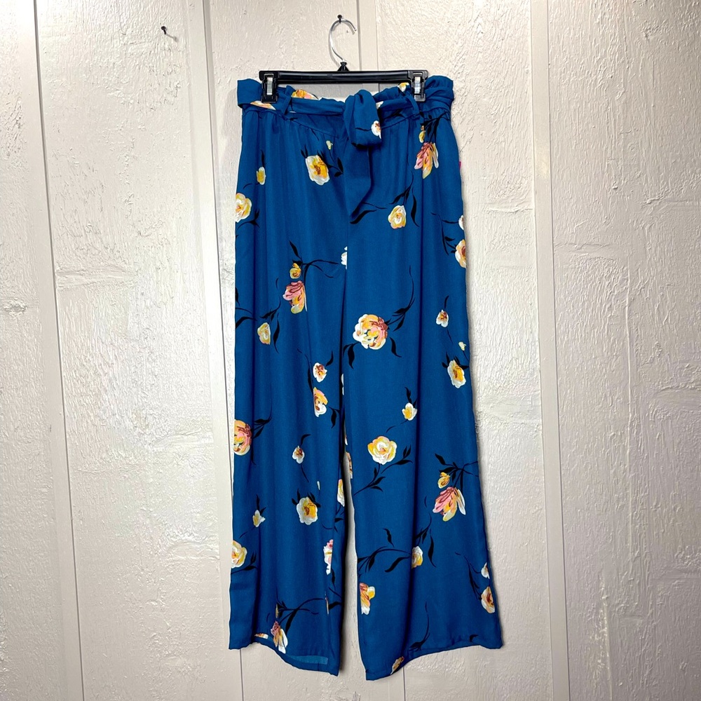 Women’s M Floral Straight Leg Pants Xhilaration